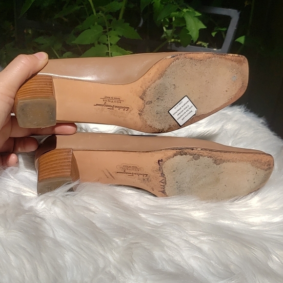 Salvatore Ferragamo Taupe Leather Heels 5.5C - Picture 13 of 15